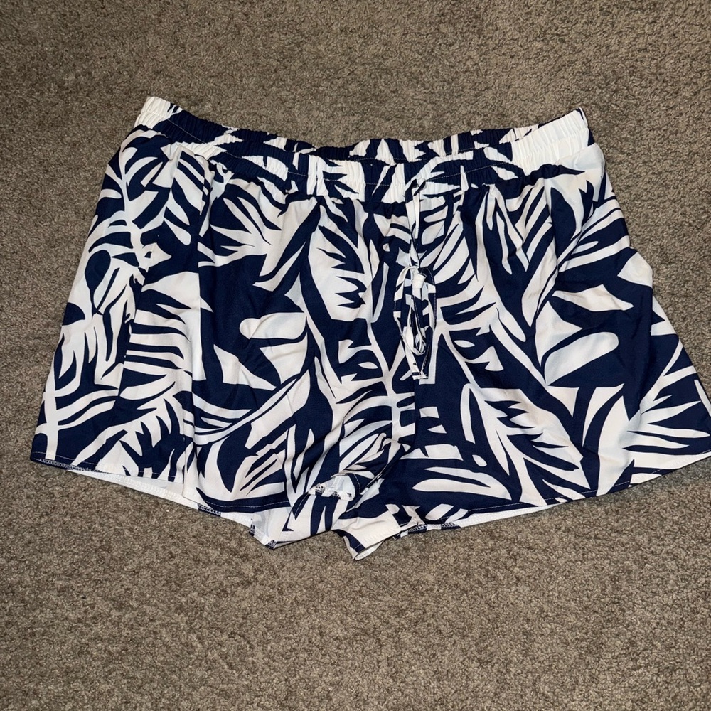 SHEIN Tropical Leaf Print Women's Shorts